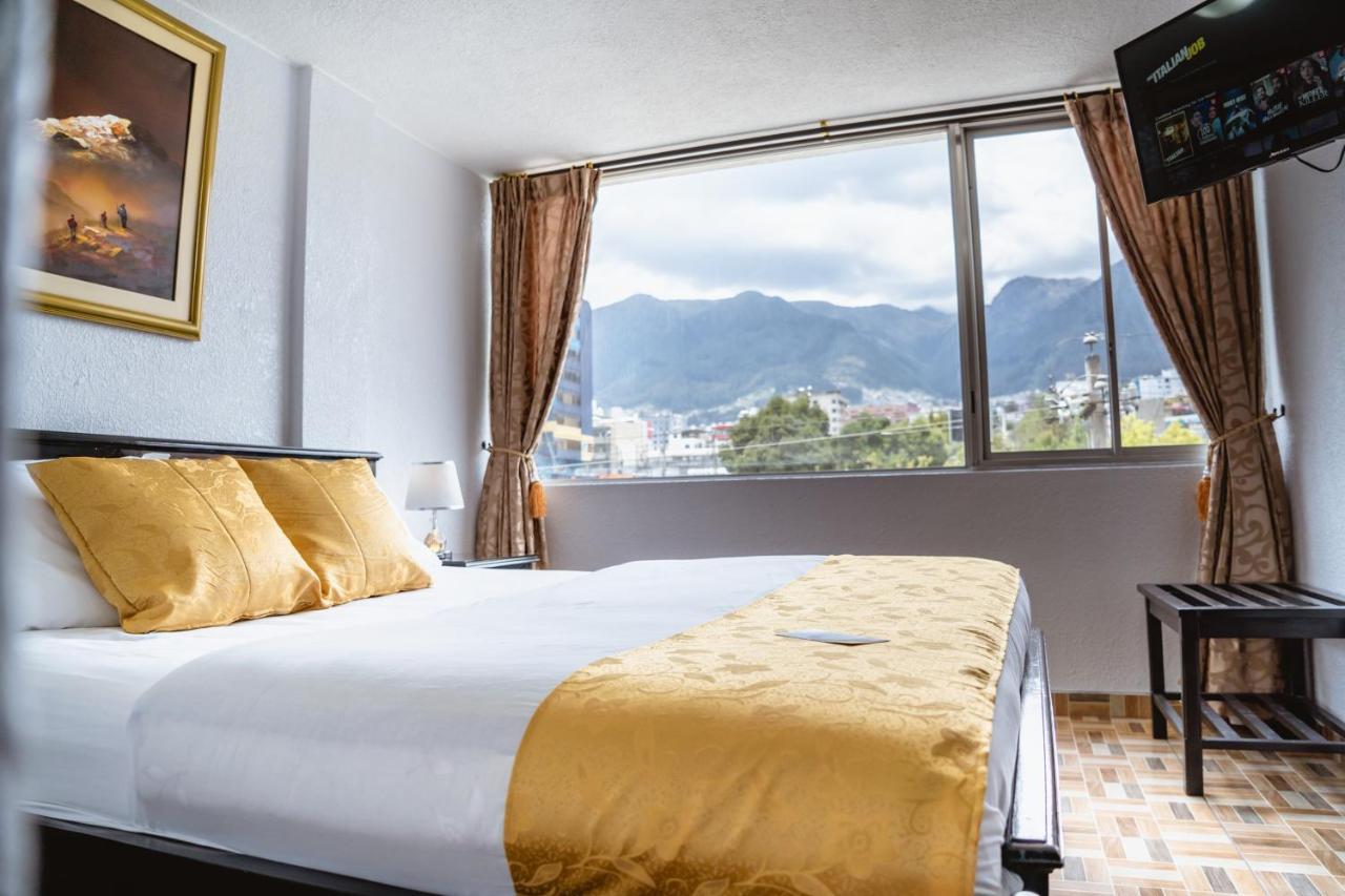 Val Santamaria Quito